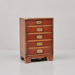 1047 1495 CHEST OF DRAWERS